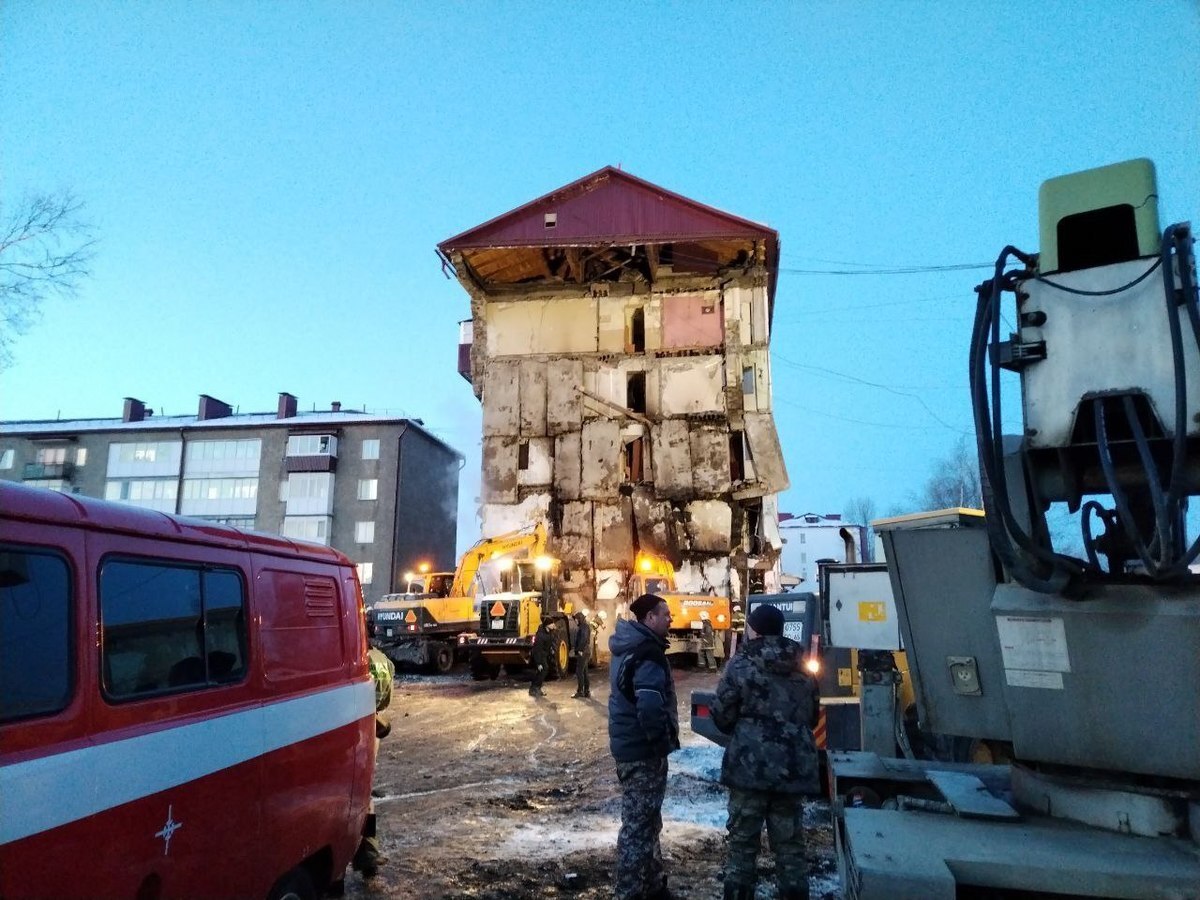 На Сахалине из-за взрыва газа обрушился подъезд пятиэтажки – погибли 10  человек, в том числе 4 детей – Новости Владивостока на VL.ru