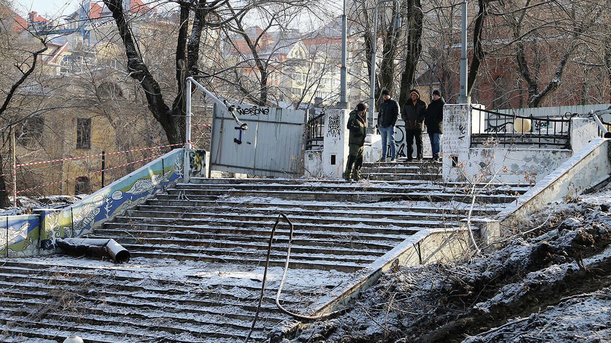 Проход закрыт: многострадальную тургеневскую лестницу уничтожили (ФОТО;  ВИДЕО) — Новости Хабаровска