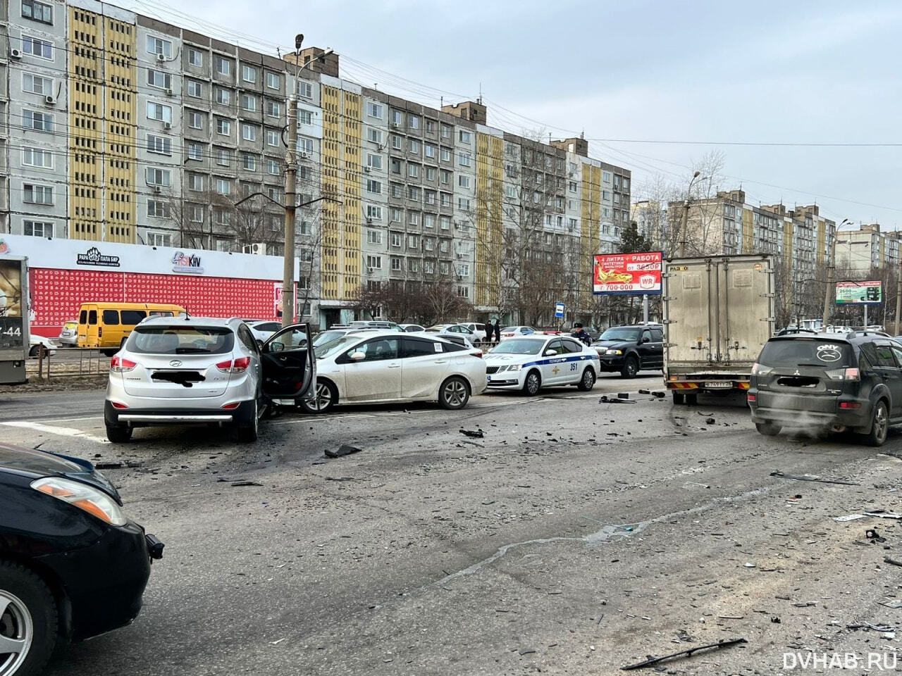 Пьяный водитель кроссовера устроил ДТП на Большой (ФОТО; ВИДЕО) — Новости  Хабаровска