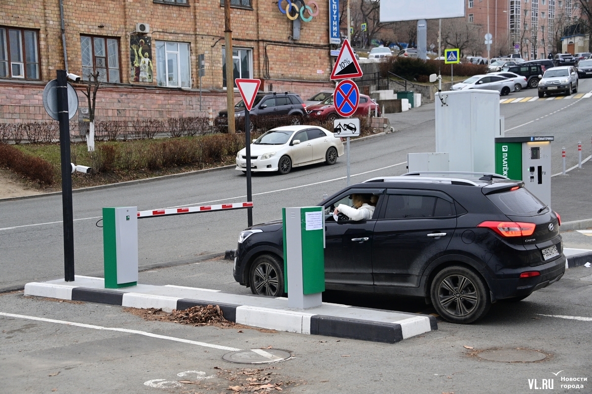 Во Владивостоке полноценно заработала платная парковка вдоль дорог (ФОТО) –  Новости Владивостока на VL.ru