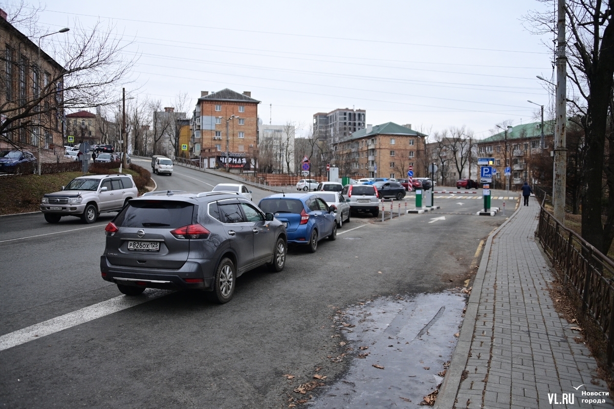 Во Владивостоке полноценно заработала платная парковка вдоль дорог (ФОТО) –  Новости Владивостока на VL.ru