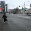 Люди выходят с опасных тротуаров на проезжую часть — newsvl.ru