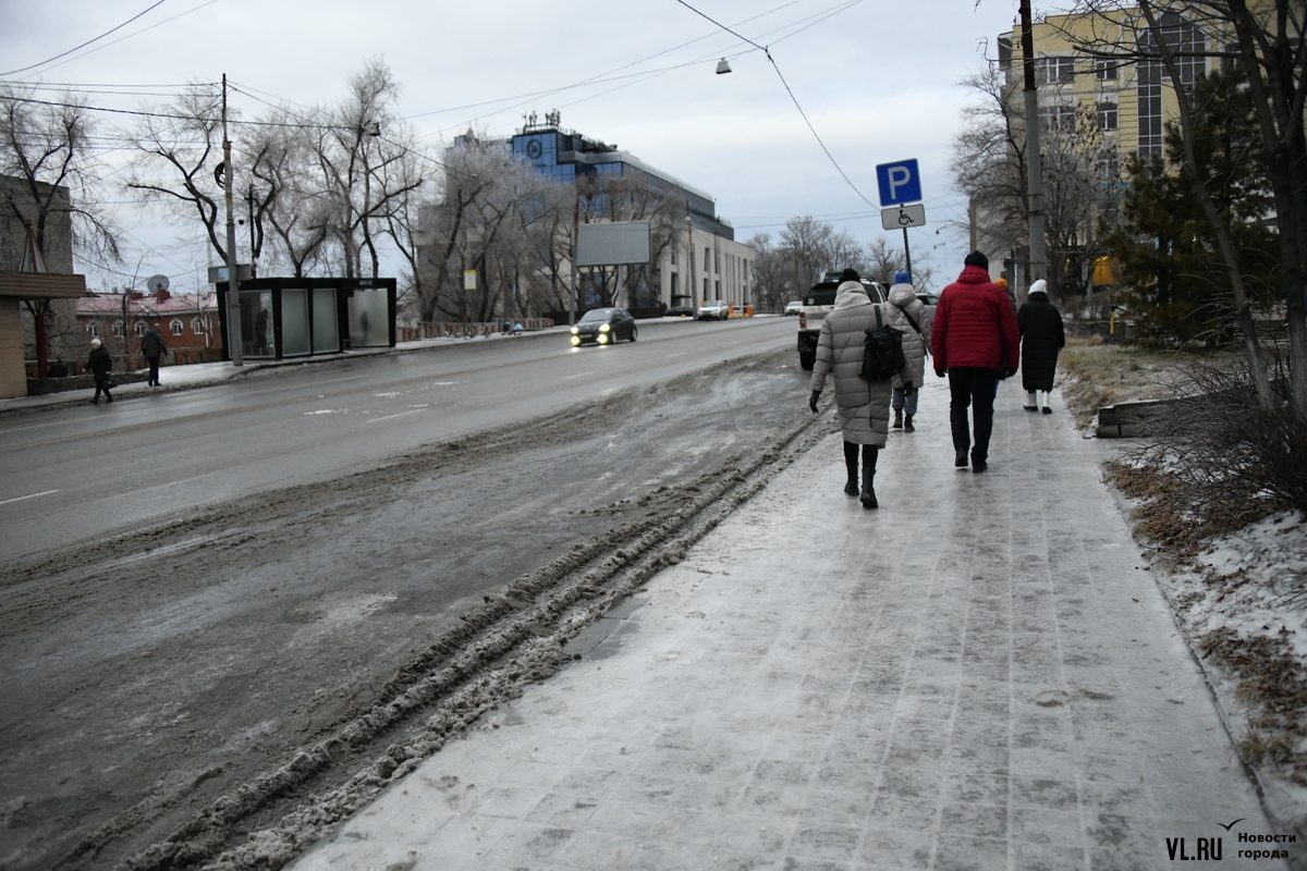 Владивосток в глазури: город встречает утро свободными дорогами и ледяными  тротуарами (ФОТО) – Новости Владивостока на VL.ru