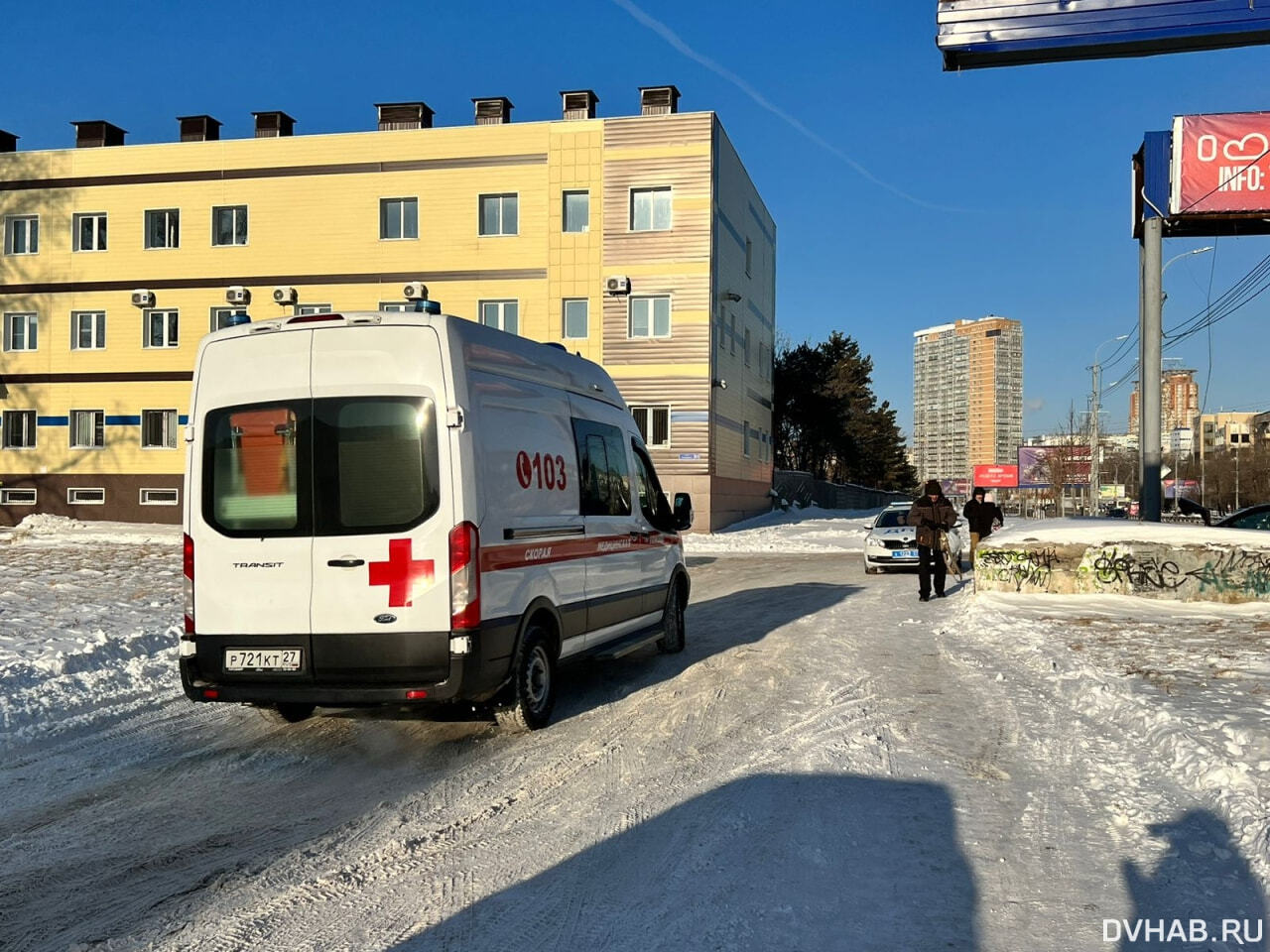 В столб занесло хабаровчанку на Nissan Tiida (ФОТО) — Новости Хабаровска