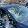 Лёд разбил лобовое стекло и помял крышу Toyota Harrier — newsvl.ru