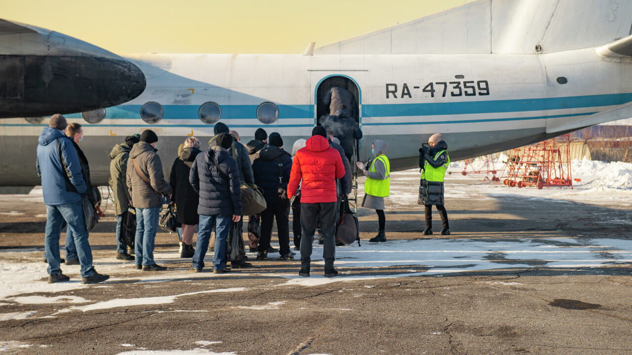 Самолет в Охотск прибудет позже из-за забытого багажа — Новости Хабаровска