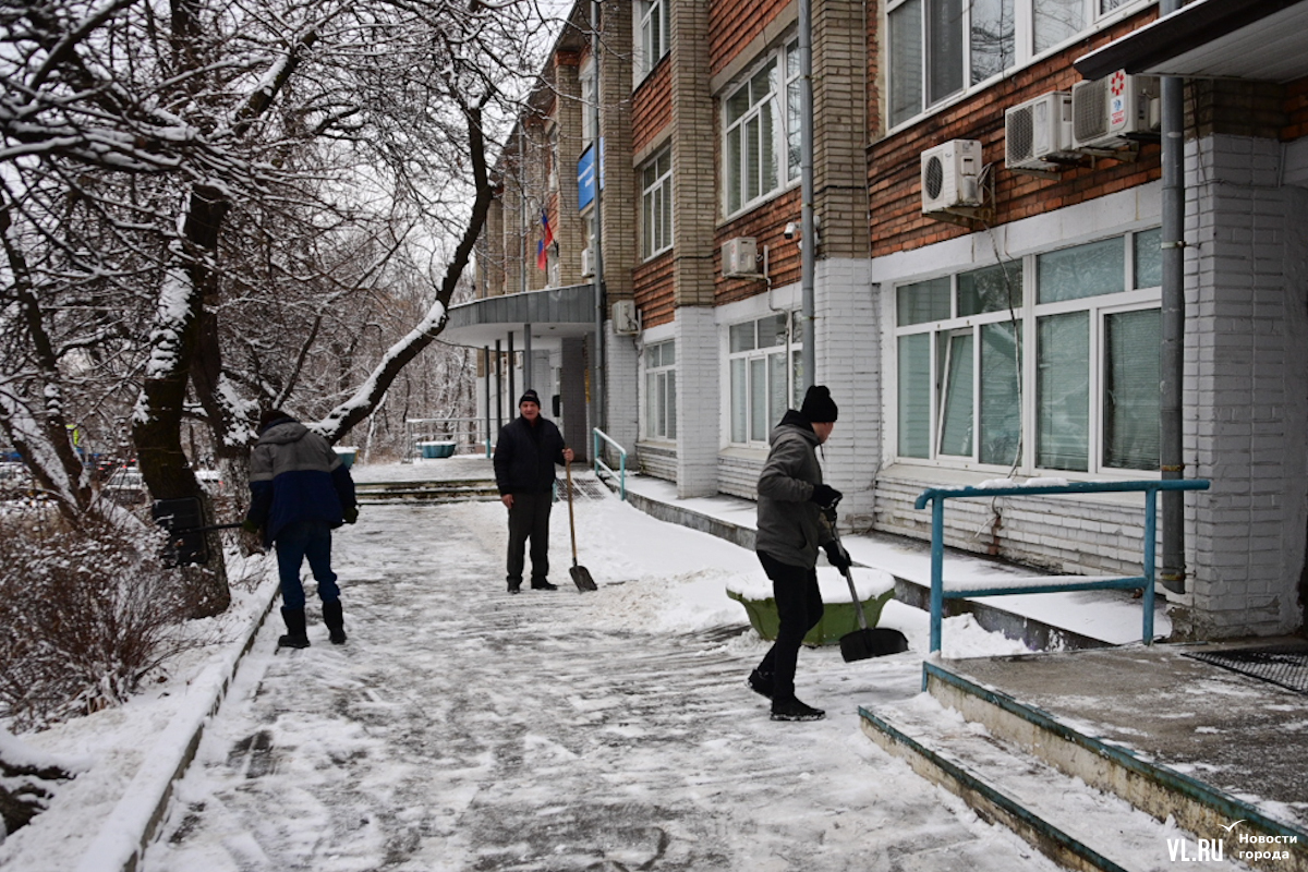 Травмпункты Владивостока работают в штатном режиме – наплыва посетителей  после выпавшего снега нет – Новости Владивостока на VL.ru