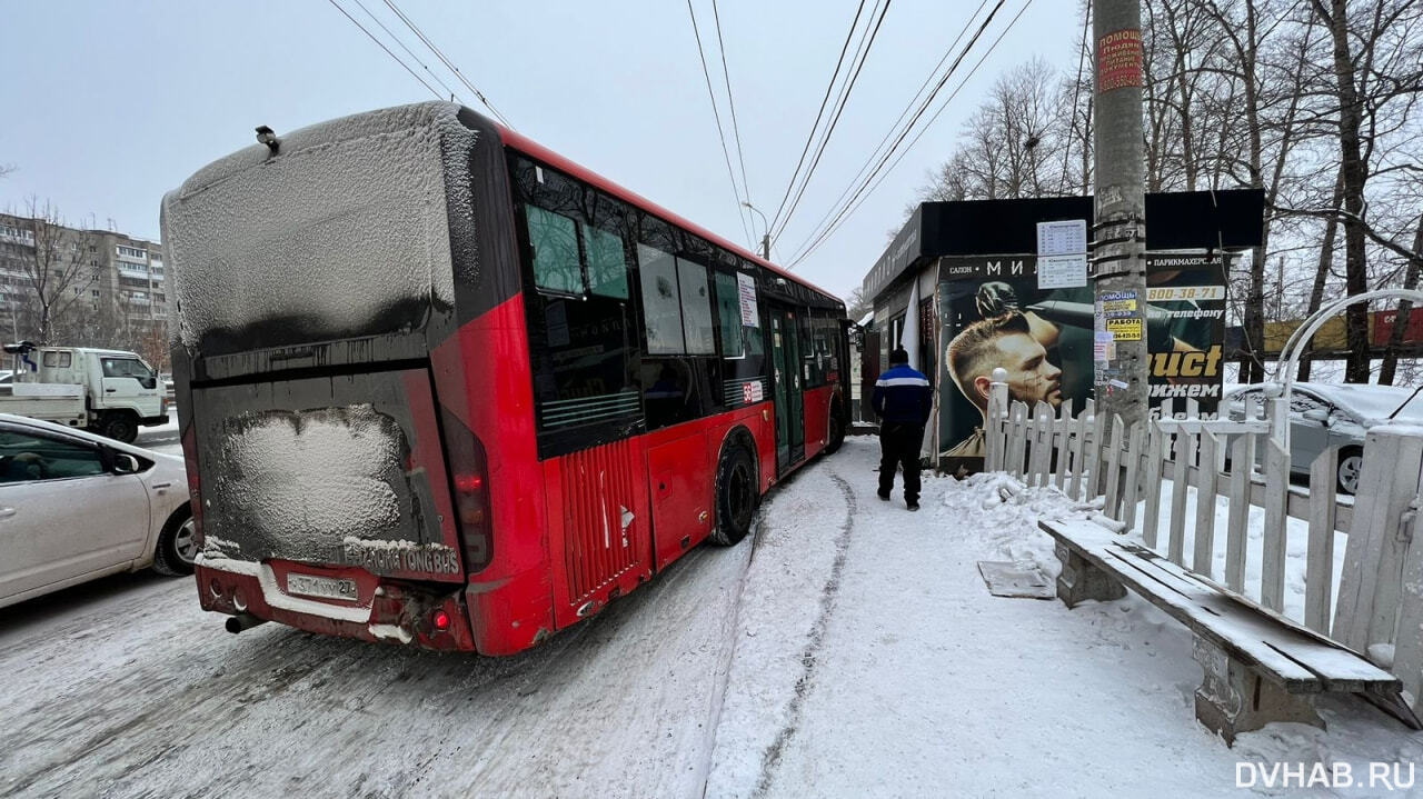 Два автобуса подряд наехали на «Южнопортовую» (ФОТО; ВИДЕО) — Новости  Хабаровска