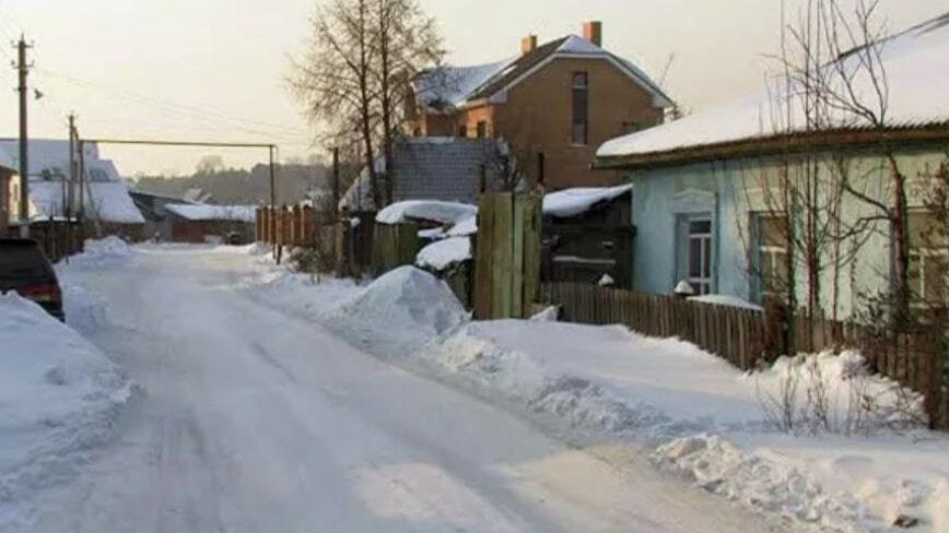 Омск частные. Улицы частного сектора зимой. Частный сектор зима. Улица частный сектор. Частные сектора зимой.