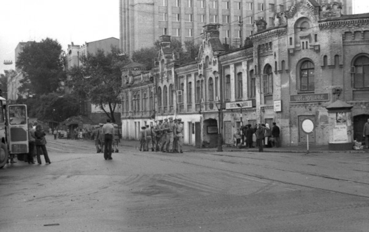 Причина возникновения провала на Семёновской крылась в подвале снесённого  десятки лет назад дома (ФОТО) – Новости Владивостока на VL.ru