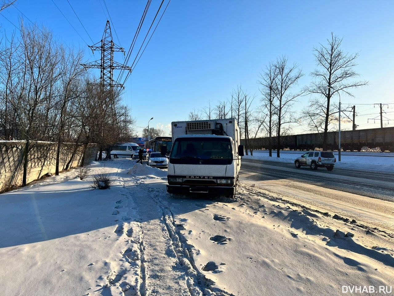 Свиные туши разлетелись по проспекту в результате ДТП с участием автобуса  (ФОТО) — Новости Хабаровска