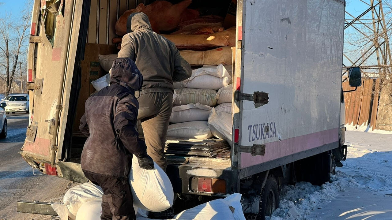 Свиные туши разлетелись по проспекту в результате ДТП с участием автобуса  (ФОТО) — Новости Хабаровска