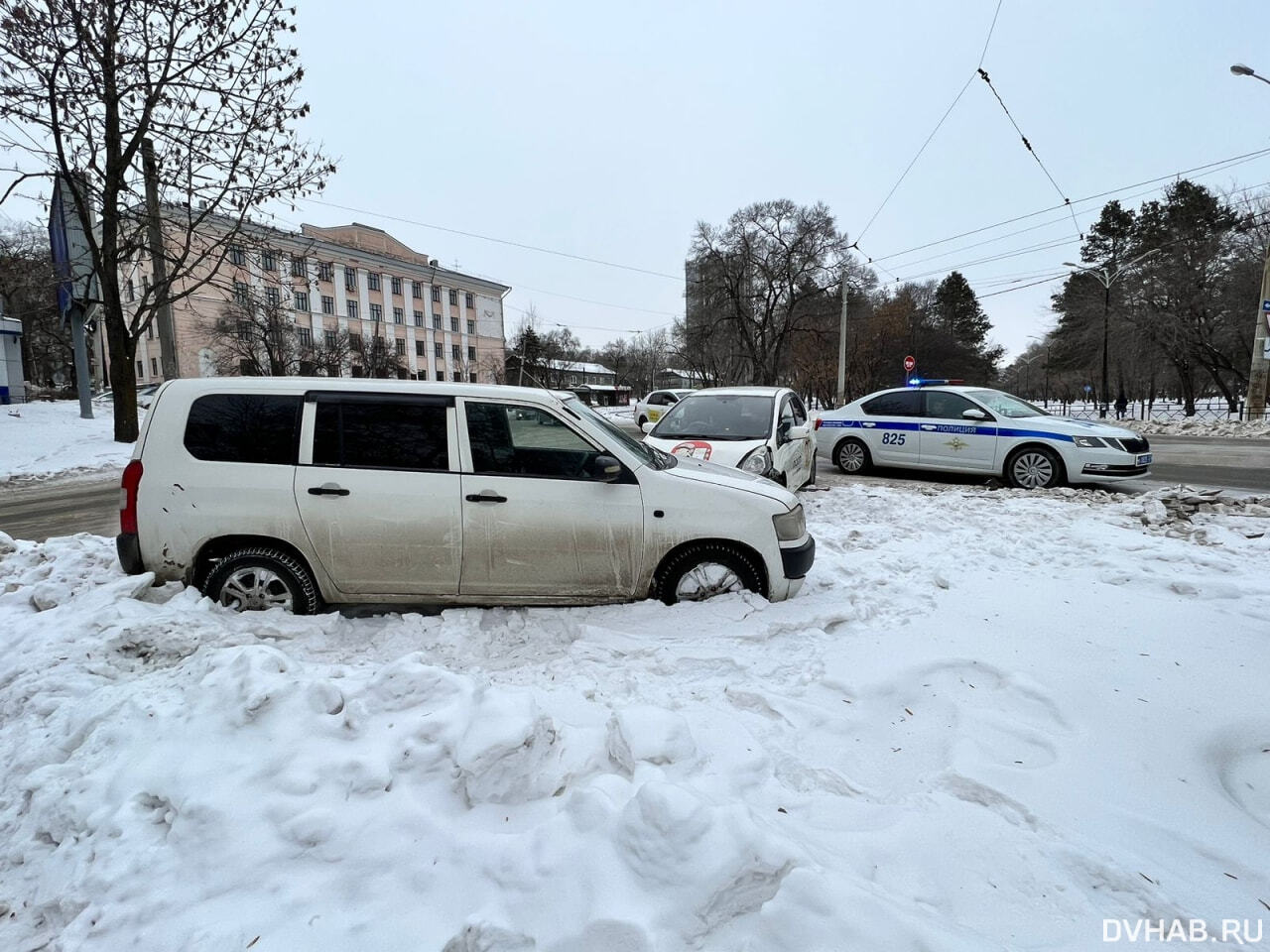 Женщина без прав устроила аварию на Амурском бульваре (ФОТО) — Новости  Хабаровска