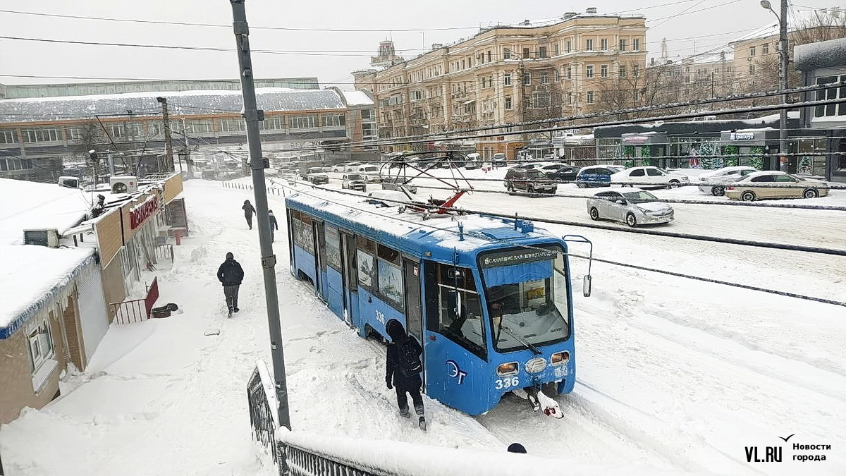 Из-за сломавшегося на Луговой вагона во Владивостоке приостанавливалось  движение трамваев (ФОТО) – Новости Владивостока на VL.ru