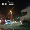 С утра во Владивосток запретили въезжать фурам, за ночь вывезли 8000 кубометров снега – город по-прежнему стоит в пробке