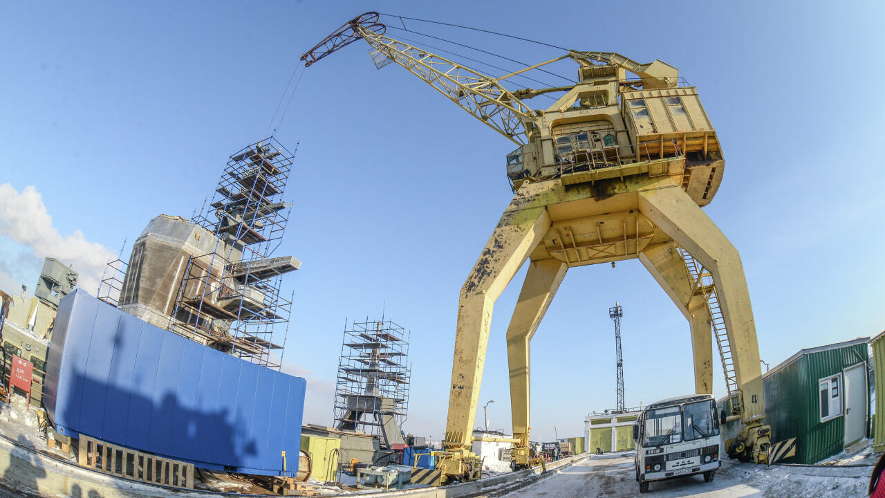 Под колесами автопогрузчика погиб кладовщик в морском порту — Новости  Хабаровска