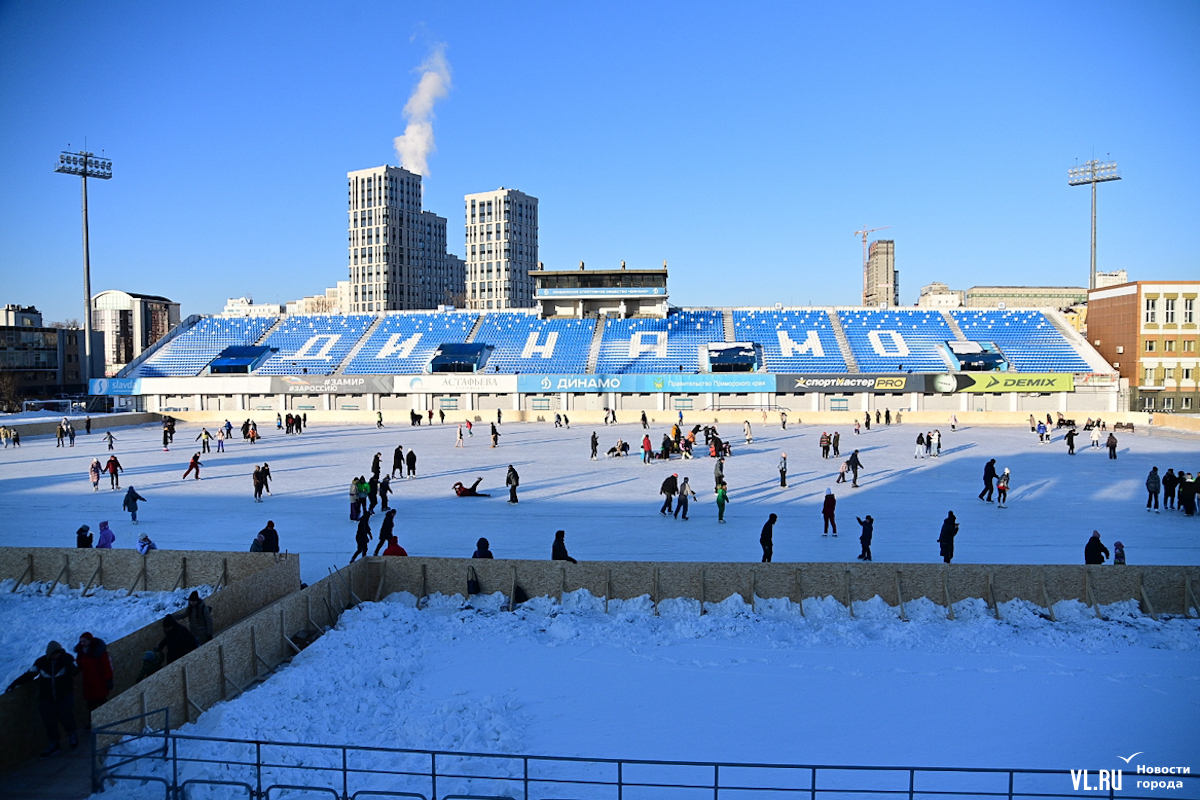 Каток на озере