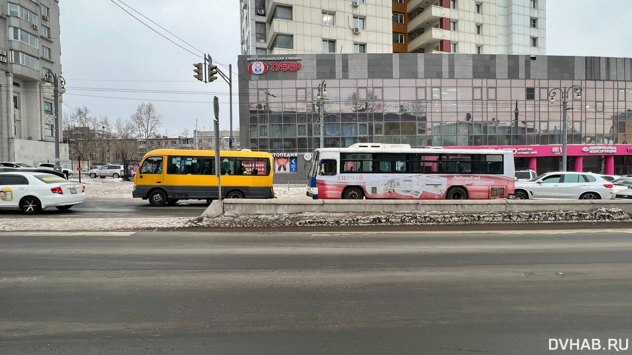 Отказали тормоза: автобусы столкнулись на Ленинградской (ФОТО) — Новости  Хабаровска