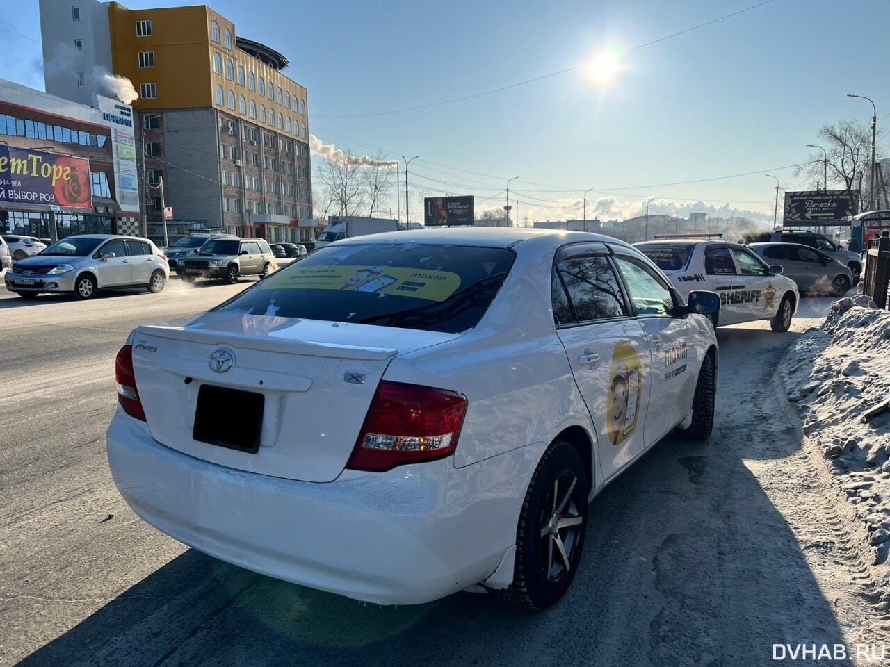 На бок завалилась Suzuki Swift из-за таксиста и сугроба (ФОТО) — Новости  Хабаровска