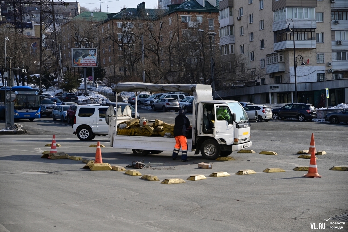 У остановки «Покровский парк» на перекрёстке установили делиниаторы (ФОТО)  – Новости Владивостока на VL.ru