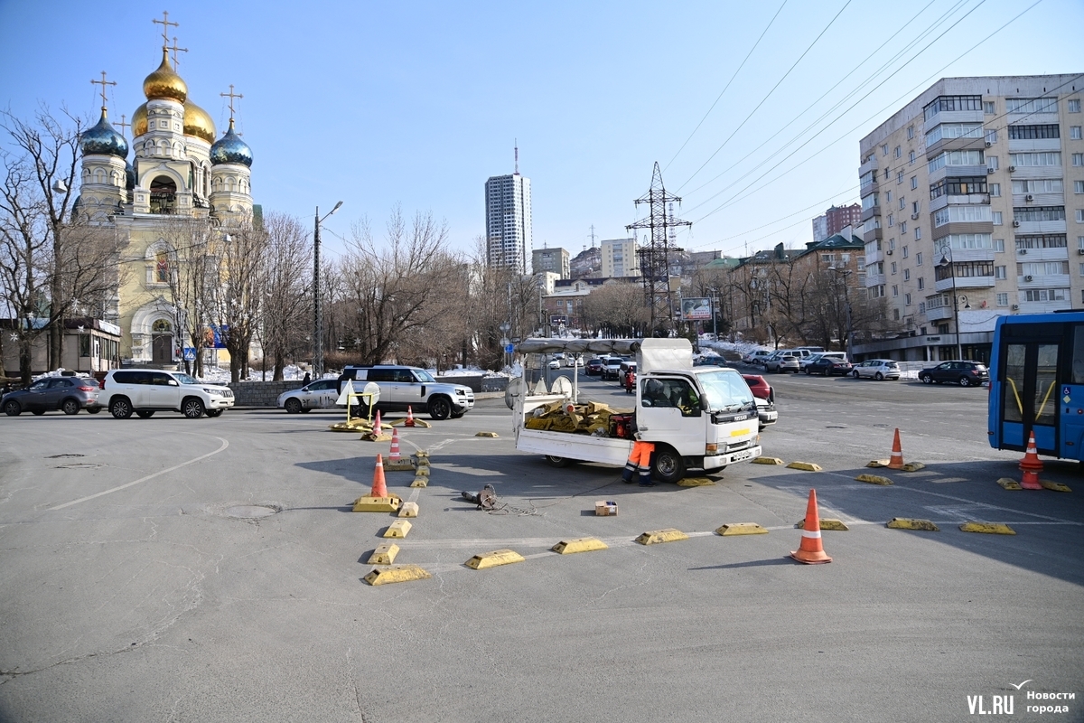 У остановки «Покровский парк» на перекрёстке установили делиниаторы (ФОТО)  – Новости Владивостока на VL.ru