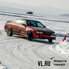 «Навыки зимнего вождения»: автомобилисты набираются опыта езды по льду на гонках Rally Sprint под Владивостоком 