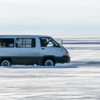 По льду можно проехать с большой скоростью, но организаторы всё равно призывали быть внимательными — newsvl.ru