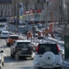 Автолюбители и сегодня пользуются оставшейся проезжей частью — newsvl.ru