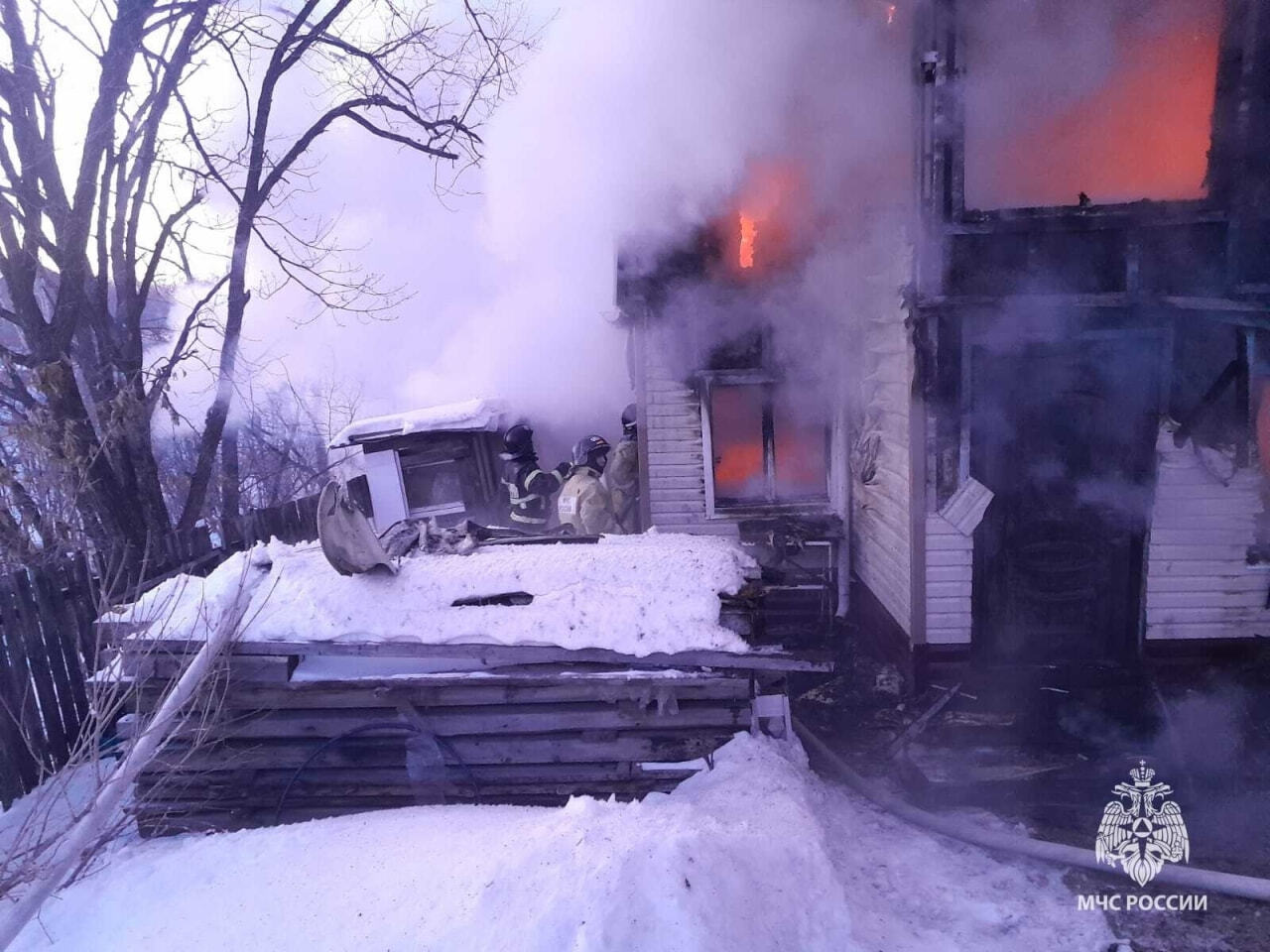 Дом хабаровчан сгорел из-за позднего звонка (ФОТО) — Новости Хабаровска