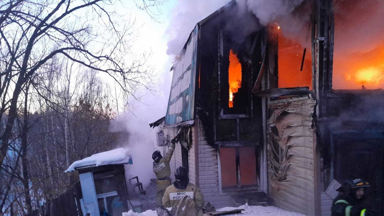 Дом хабаровчан сгорел из-за позднего звонка (ФОТО) — Новости Хабаровска