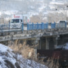 По аварийному мосту сейчас ездят все — newsvl.ru