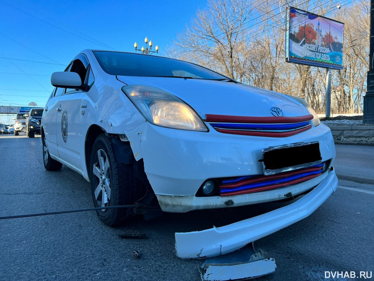 Оборвавшийся троллейбусный кабель повредил Prius и вызвал пробку (ФОТО) —  Новости Хабаровска