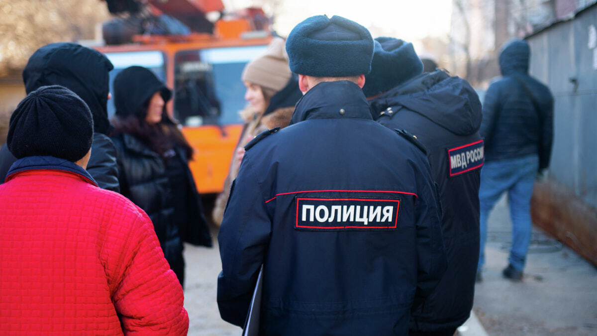 Человека из горящего здания спас автоинспектор (ФОТО) — Новости Хабаровска