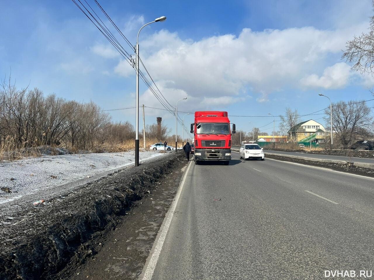 Такой вот автовоз: МАЗ протащил по проспекту Auris (ФОТО) — Новости  Хабаровска