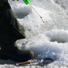 Рыбаки пришли все подготовленные в тёплой обуви и зимней одежде — newsvl.ru
