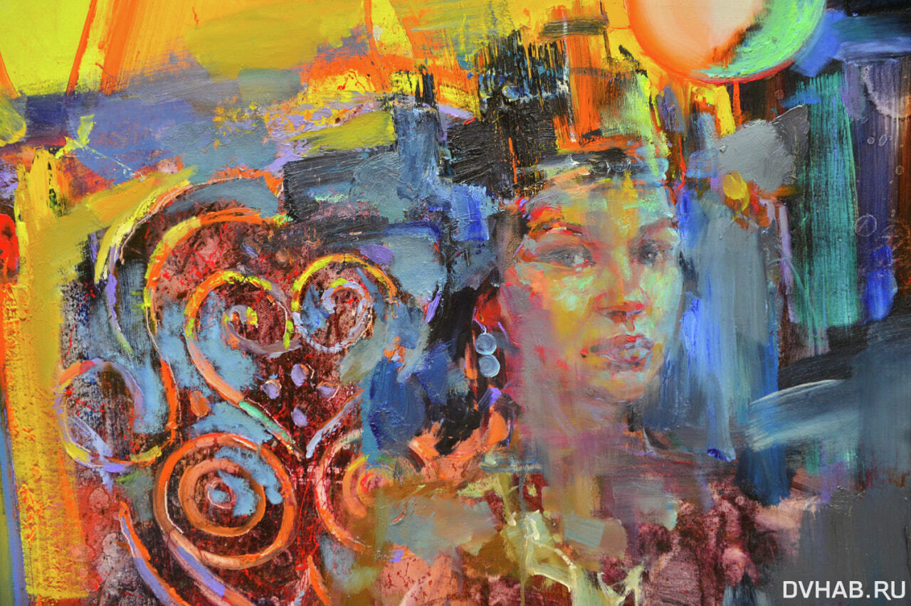 удивляют мастерством. женщина с лупой. удивляют мастерством. удивляют мастерством. удивляют мастерством.