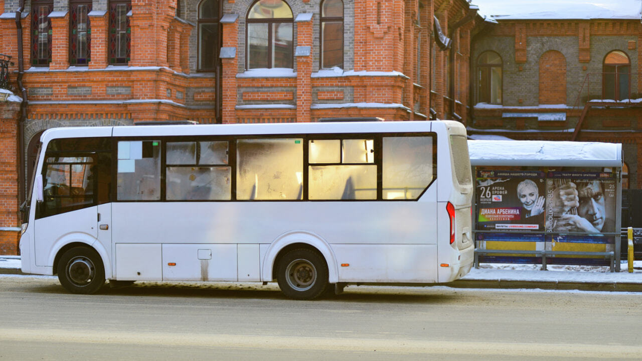 Мимо остановок проезжают автобусы в Хабаровске — Новости Хабаровска