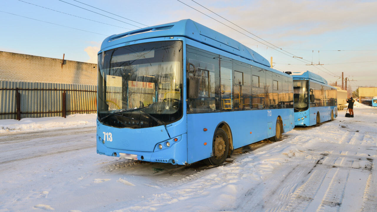 Муниципальный автобус с картонкой вместо стекла катает хабаровчан — Новости  Хабаровска