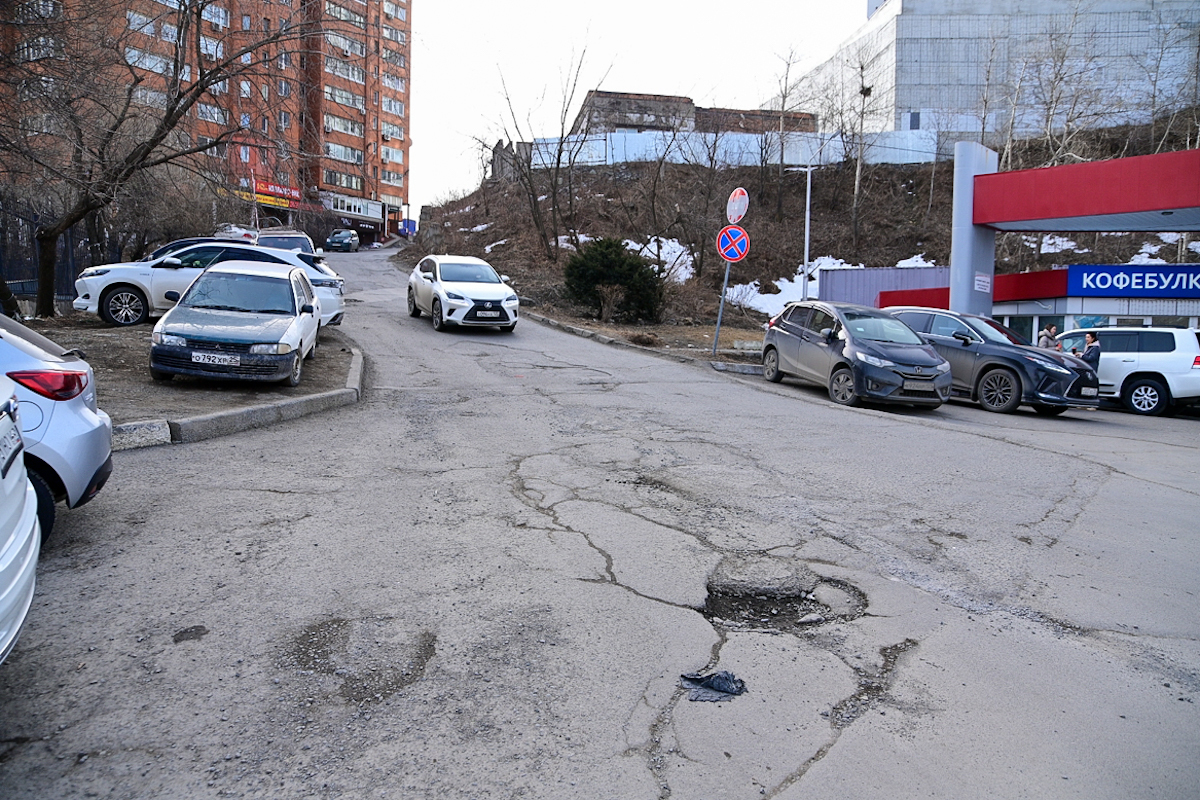 Во Владивостоке обещают отремонтировать проезд от Некрасовской на проспект  Красоты и сделать тротуар вдоль жилого дома – Новости Владивостока на VL.ru