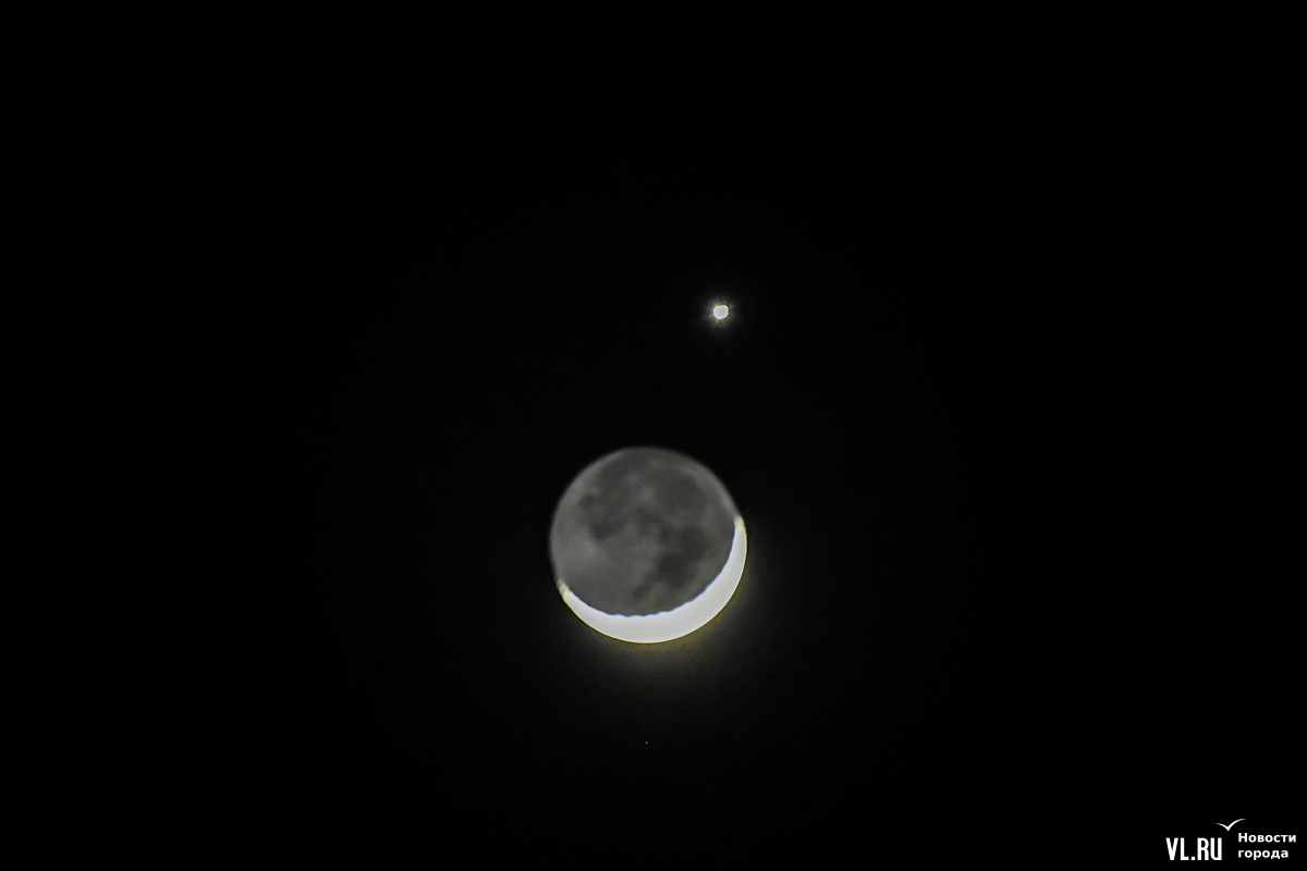 Луна в марте 24г. Лунное затмение. Лунное затмение фото. Яркая звезда рядом с луной.