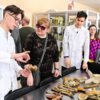 Студенты-медики показывают гостям кости человека — newsvl.ru