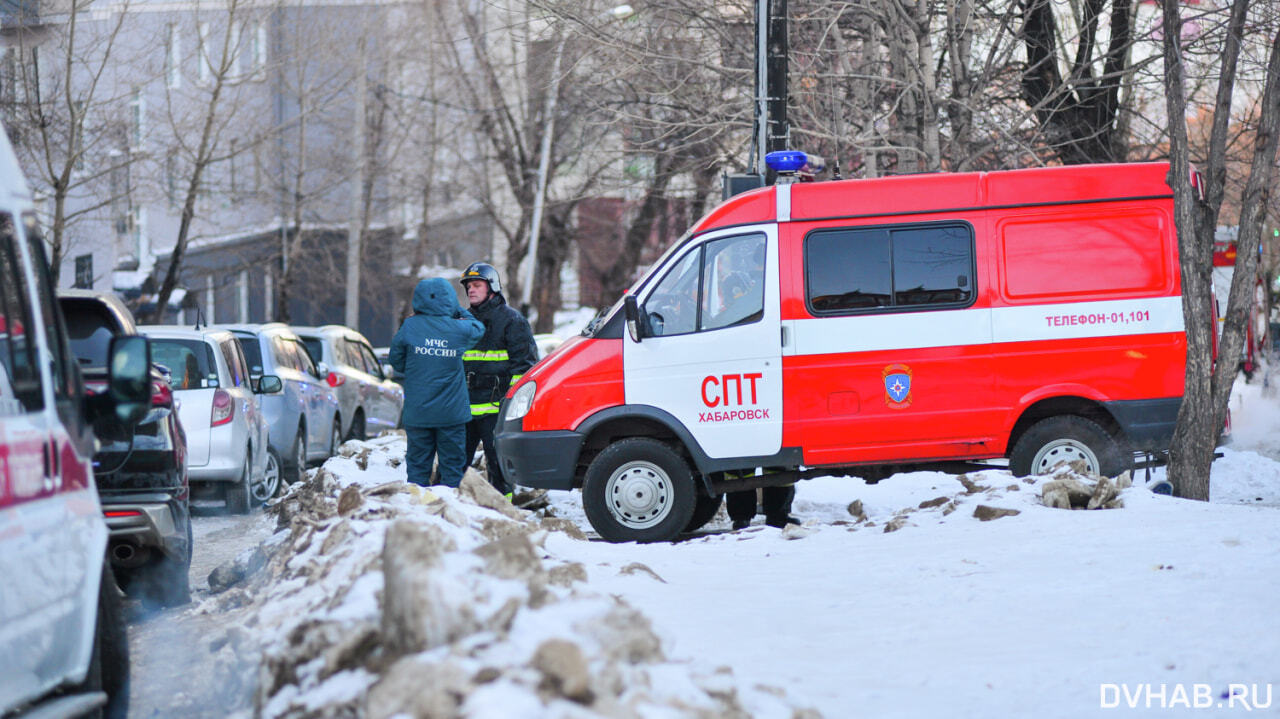 Пятнадцать человек спасли из горящей многоэтажки на Дикопольцева — Новости  Хабаровска