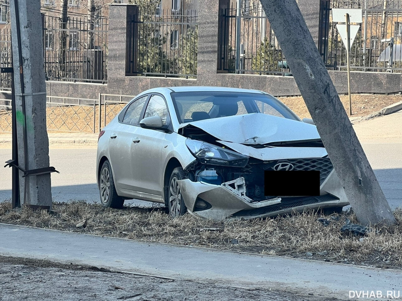 Неплотно закрытый люк спровоцировал аварию на Запарина (ФОТО) — Новости  Хабаровска