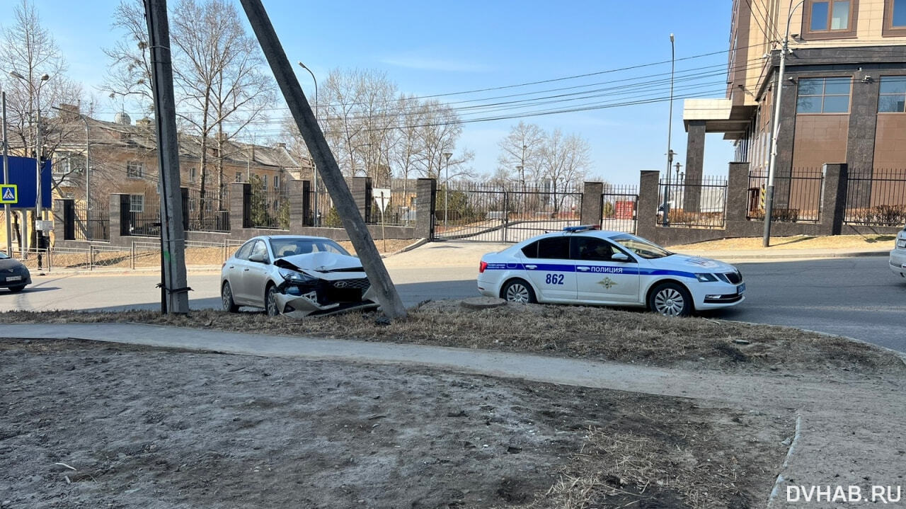 Неплотно закрытый люк спровоцировал аварию на Запарина (ФОТО) — Новости  Хабаровска