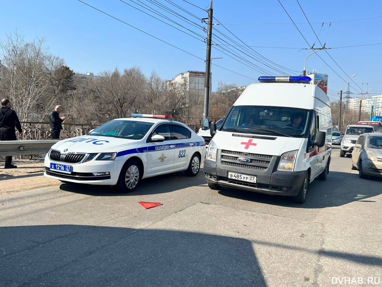 Автобус №56 задним ходом протаранил три машины на Ленинградской (ФОТО) —  Новости Хабаровска