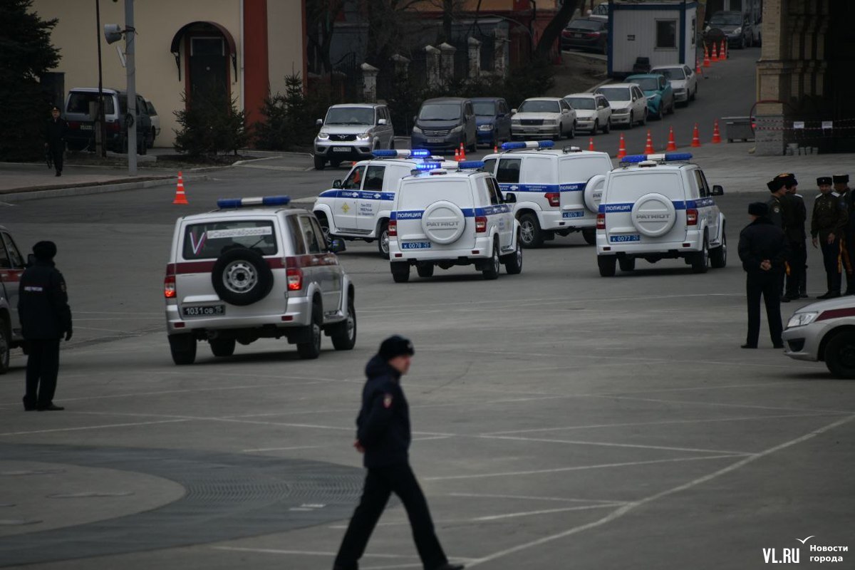 На центральной площади Владивостока начался строевой смотр приморской  полиции (ФОТО) – Новости Владивостока на VL.ru