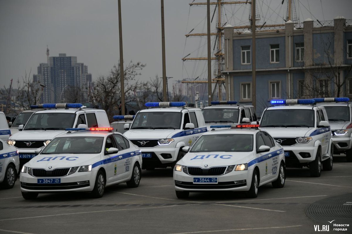 На центральной площади Владивостока начался строевой смотр приморской  полиции (ФОТО) – Новости Владивостока на VL.ru