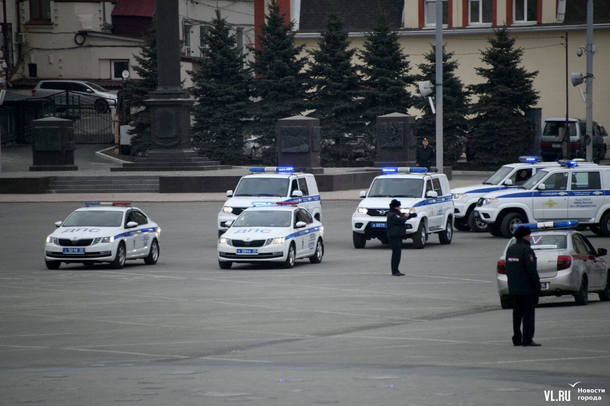 На центральной площади Владивостока начался строевой смотр приморской  полиции (ФОТО) – Новости Владивостока на VL.ru