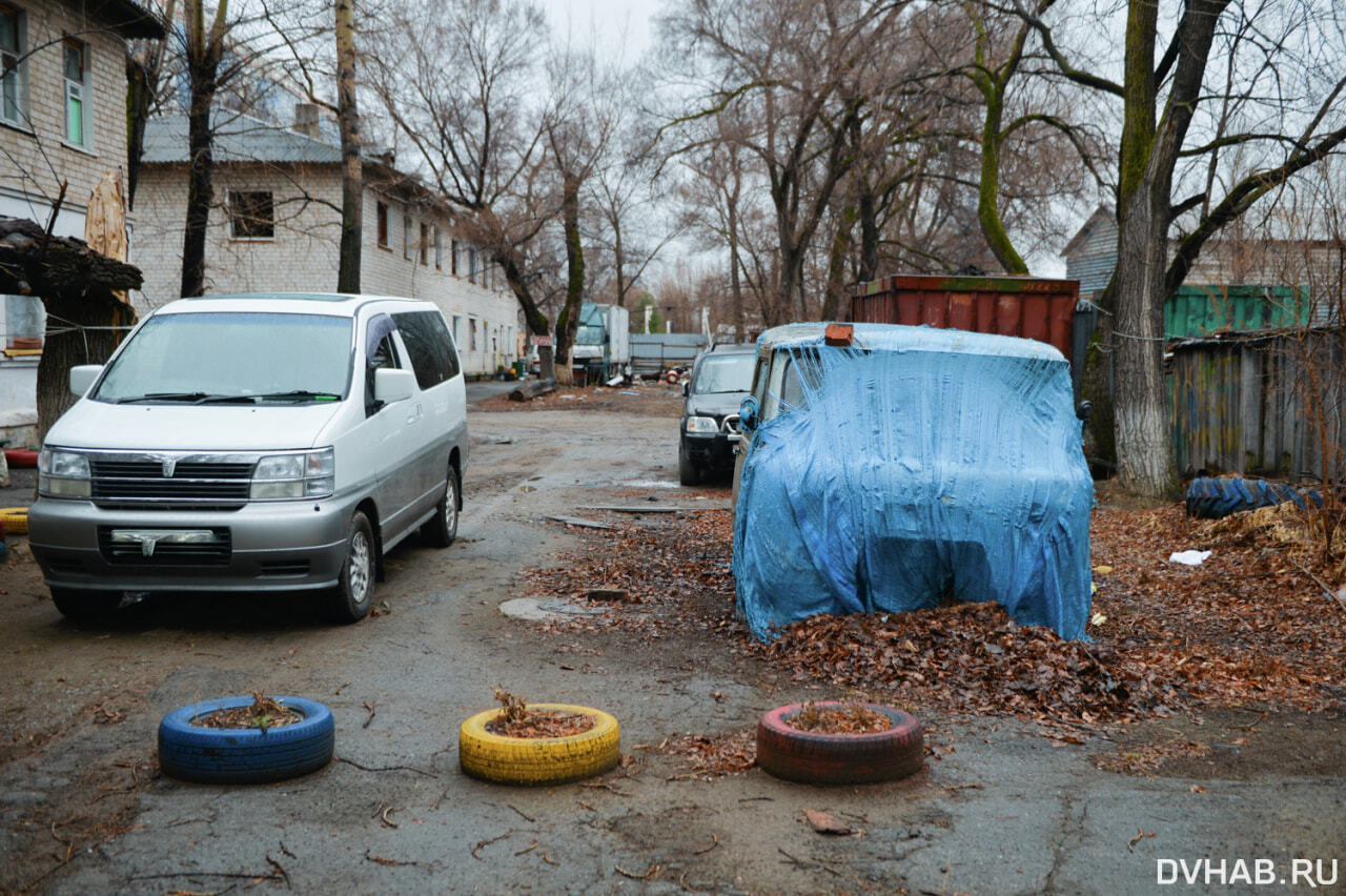 Движимая «недвижимость»: что делать с брошенным во дворах автохламом (ФОТО)  — Новости Хабаровска