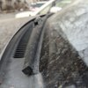 Вместе с грязными потёками на автомобилях можно заметить песок — newsvl.ru